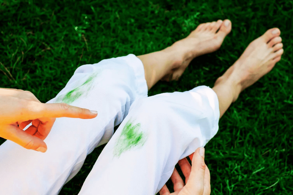 How to Get Grass Stains Out of White Jeans?