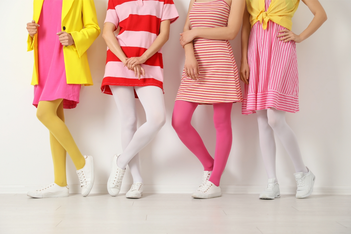 How to Wear Colored Tights?